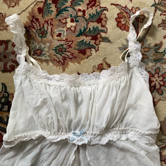 Delicate Lace Top - Picture 2 of 3